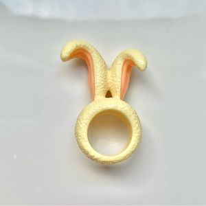 Q-pot. Bunny Ear ring in Ivory EASTER Collection Size 8